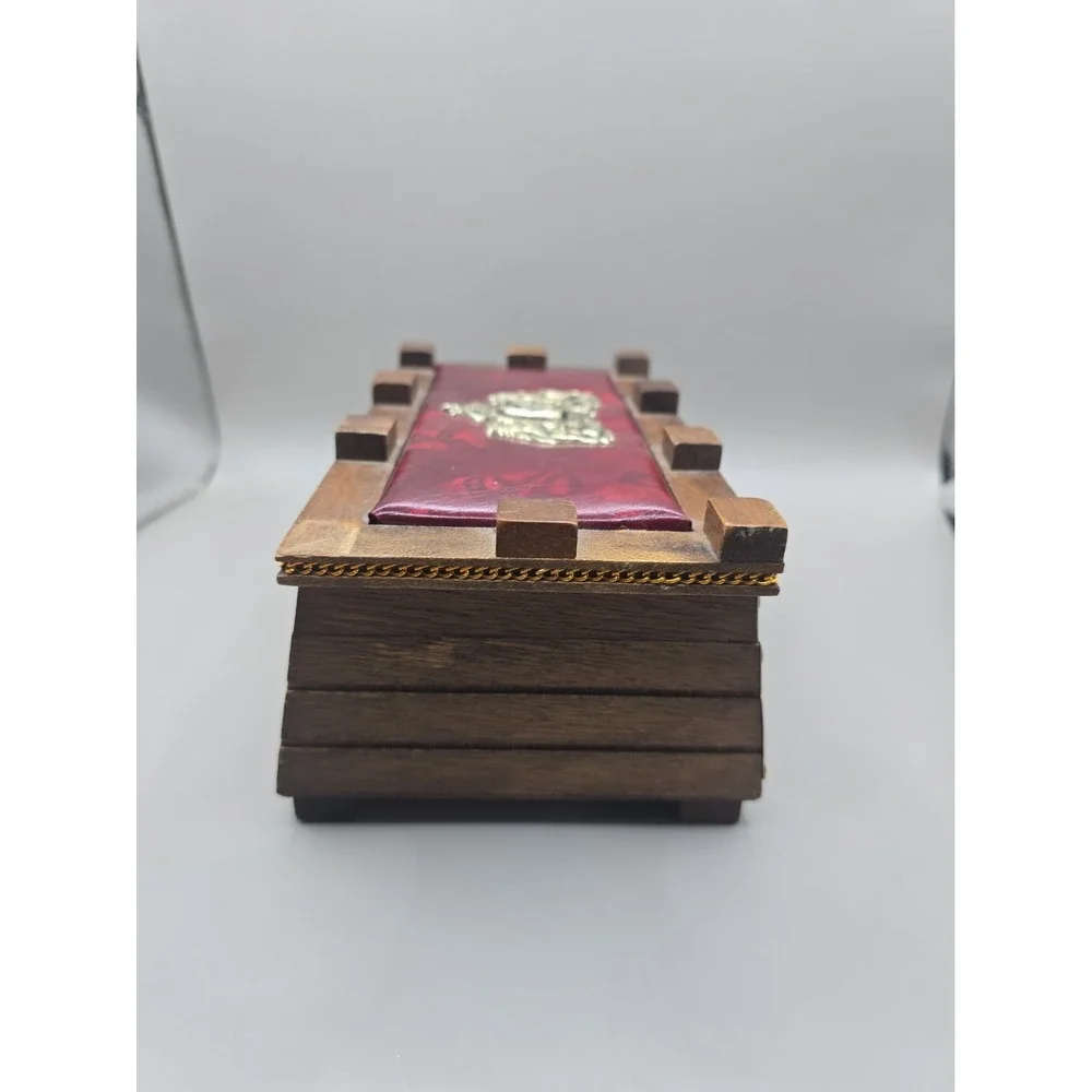 Vintage Bijou Valet Jewelry Trinket Box Wood Lion Head Pulls Crest Emblem